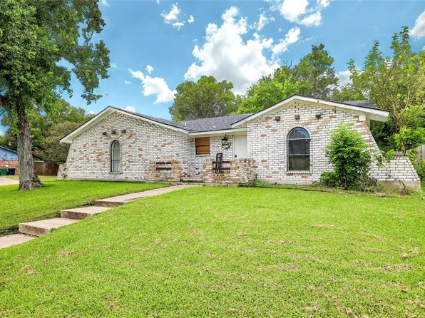 1213 W Jefferson St, Brenham, TX 77833