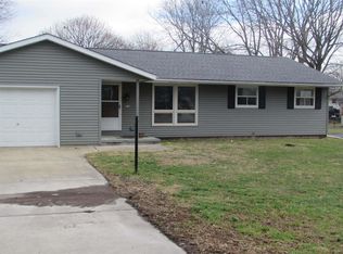 512 S Oak St, Delavan, IL 61734