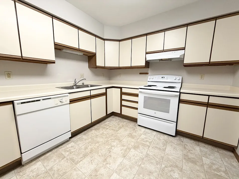 913 Acewood Blvd #103
