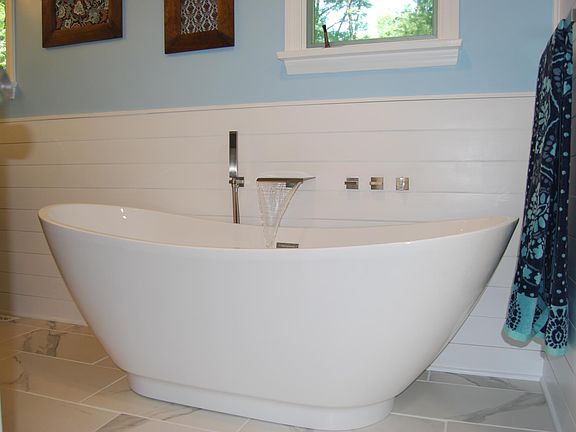 Soaker Tub with Waterfall Tub Filler and Handheld Sprayer