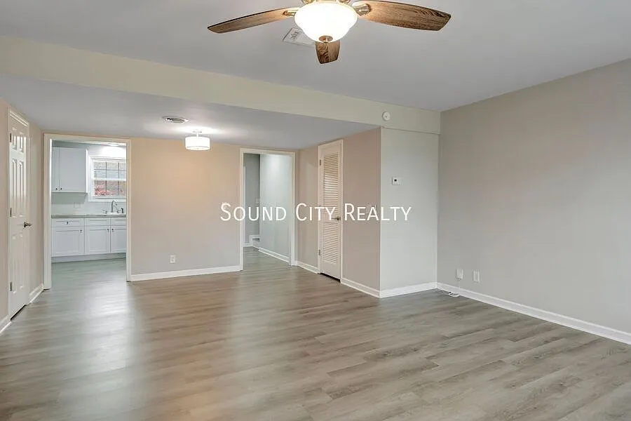 Townhome available now, recently renovated 2 bed/2.5 bath with deck, large living room — Photo 4