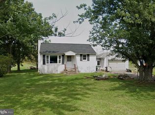 433 Schoolhouse Rd, Sellersville, PA 18960