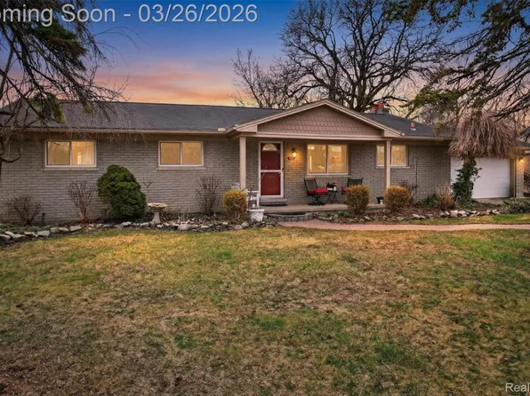 447 Lange Dr, Troy, MI 48098