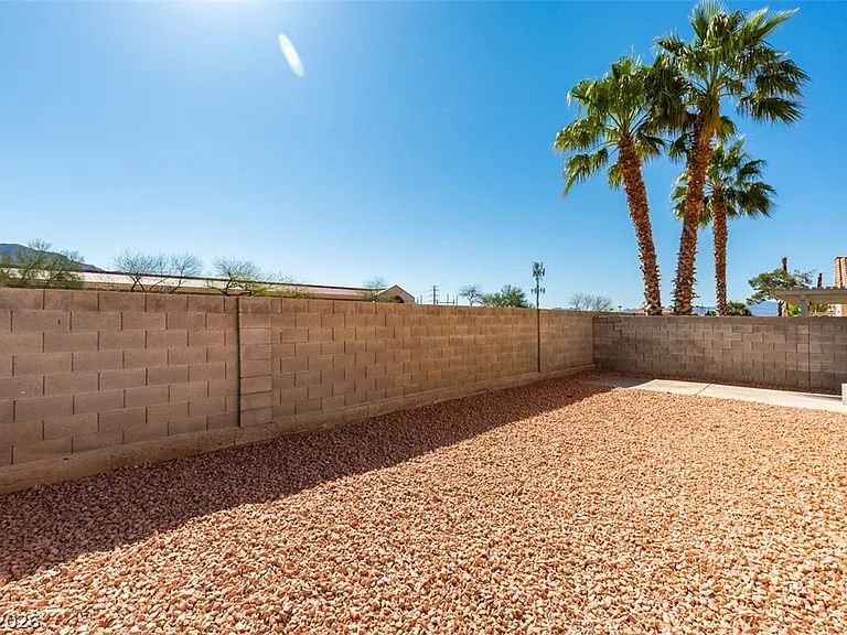 582 Searchlight Dr — Photo 12