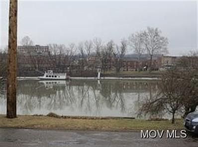 2nd image of 511 Fort St
