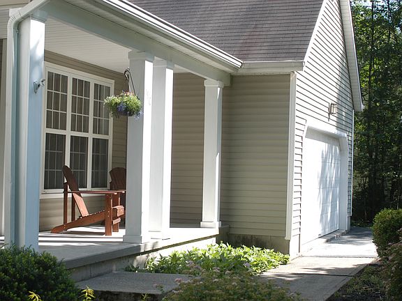 3rd image of 590 Acland Blvd