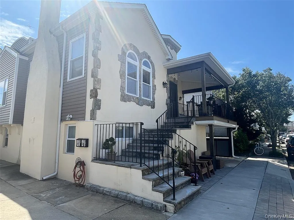 2 bed, 1400 sqft, $3,100 — Photo 2