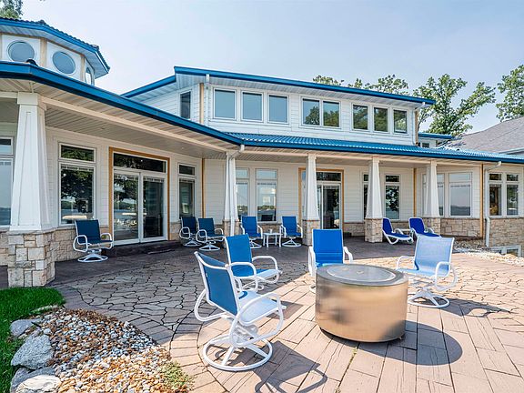 4th image of 2502 Okoboji Blvd