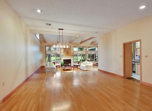 5th image of 64 Belle Grove Dr