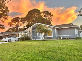 562 SW Eyerly Ave, Port Saint Lucie, FL 34983