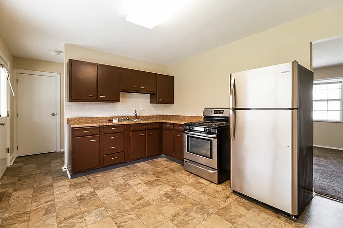 1905 Bluehill Dr — Photo 4