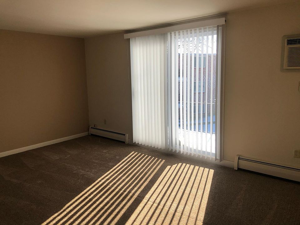 1st image of 10 Losson Garden Dr #10