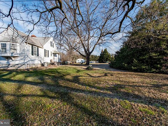 3rd image of 1044 Bell Ave