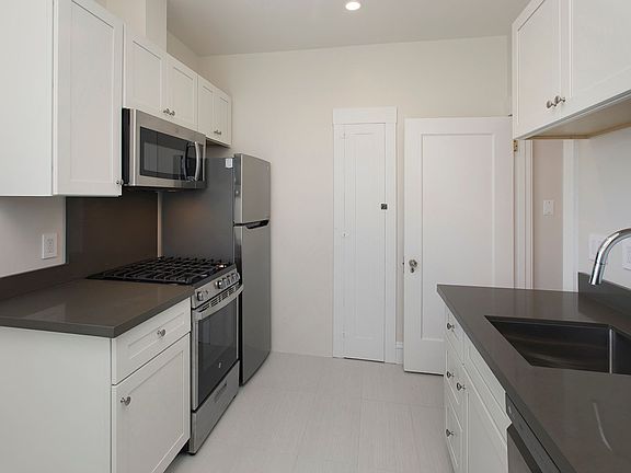 3rd image of 2563 Clay St #7