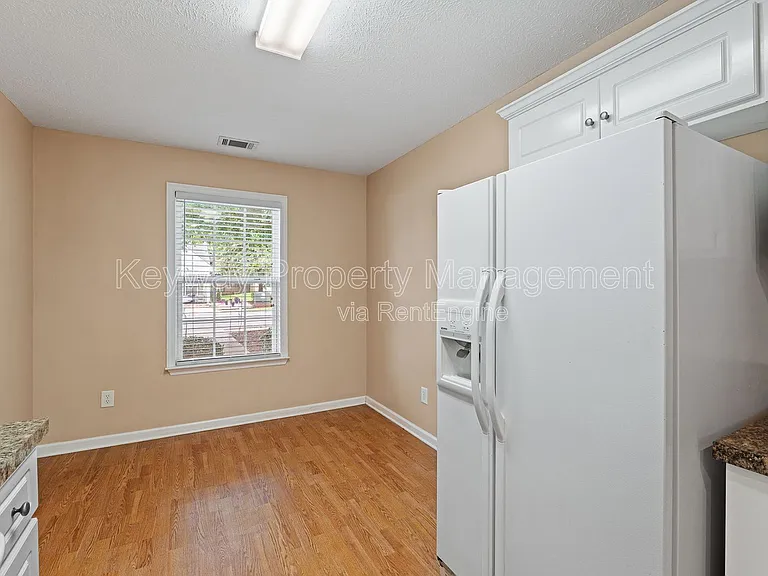 208 Satomi Way — Photo 5