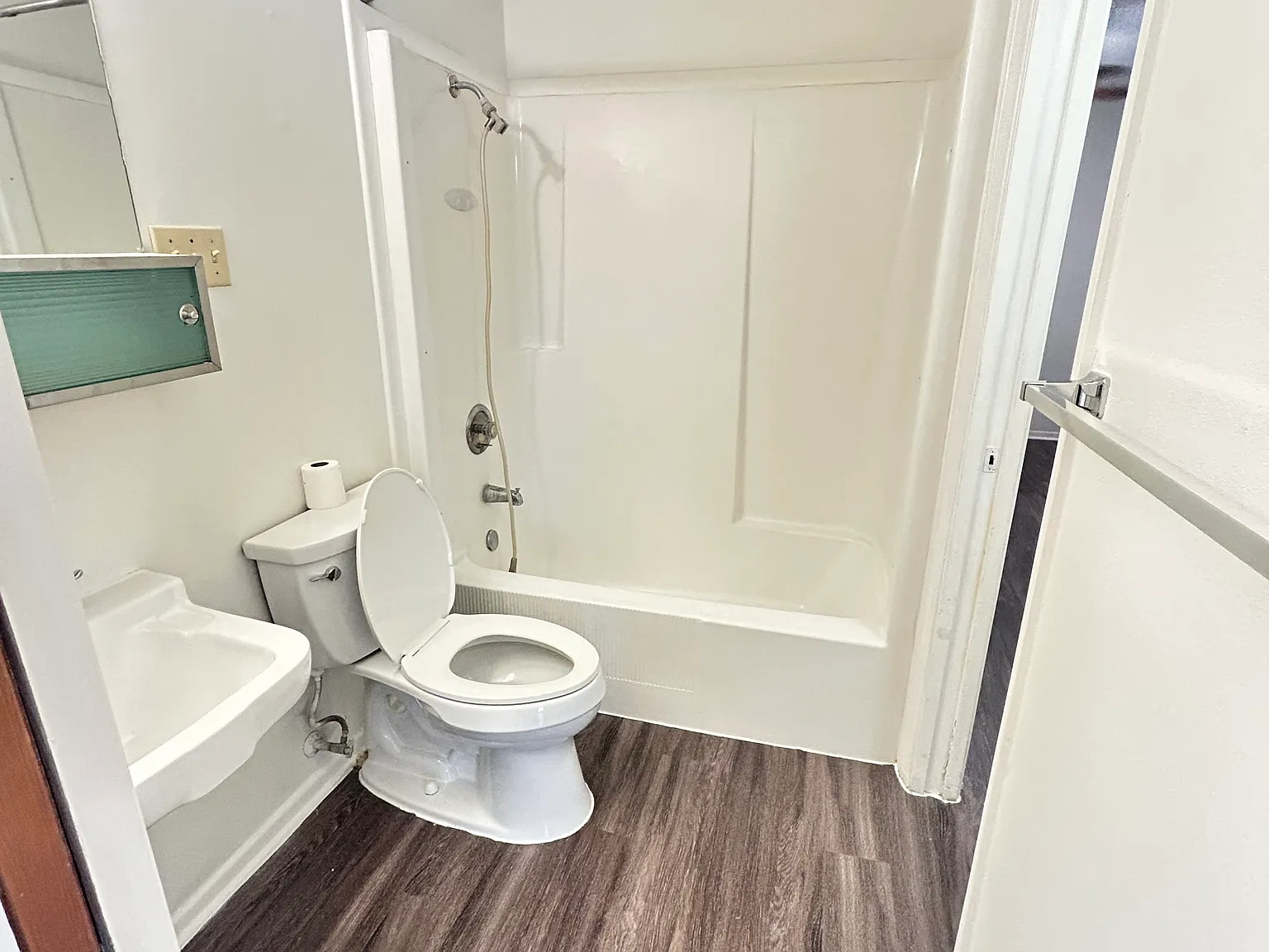 2 bed, 1.5 bath, 1000 sqft, $1,200 — Photo 2