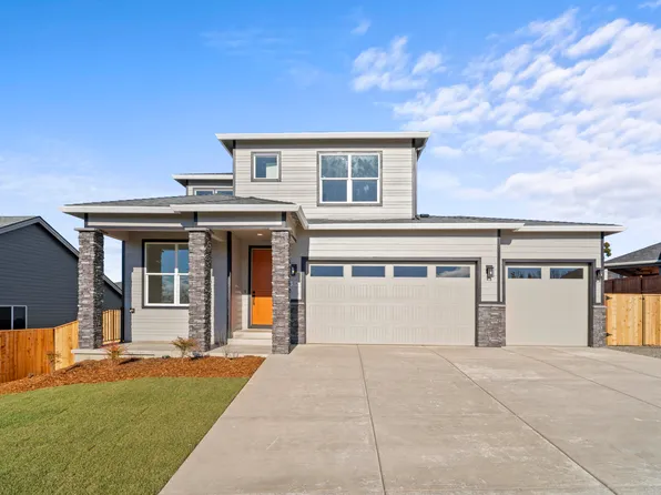 55 Woodlands Dr #556, Eagle Point, OR 97524