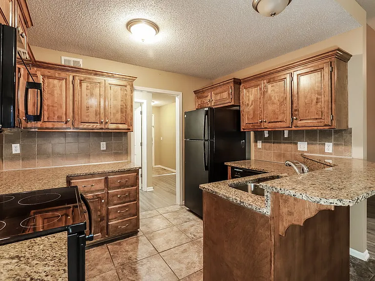 512 Hibiscus Dr — Photo 8