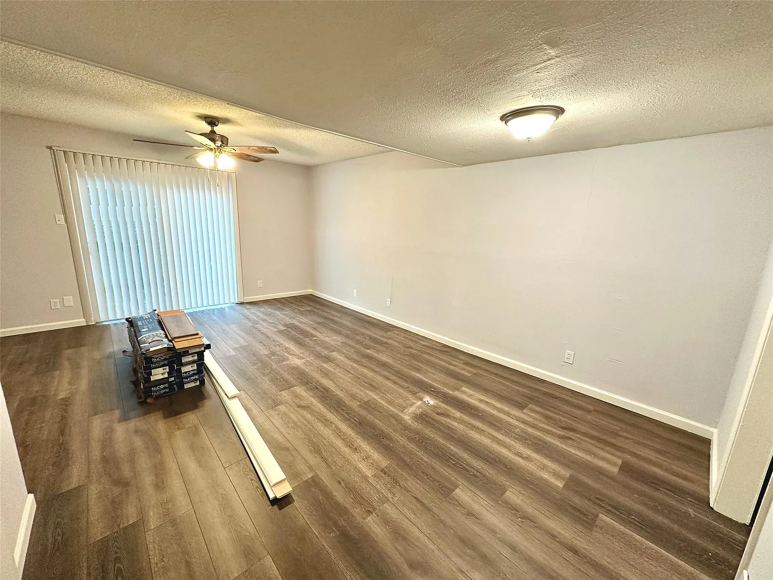 2 bed, 1.5 bath, 1010 sqft, $1,150 — Photo 3
