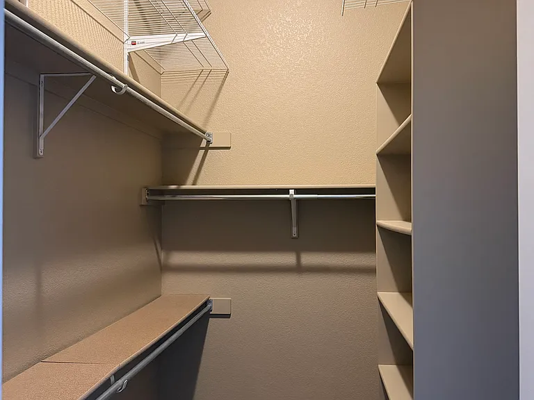 1050 Cheyenne Villas Point — Photo 9