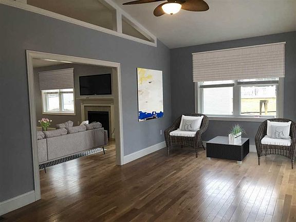 5th image of 5 Russell Ln Unit 42