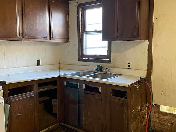 4th image of 444 W Page Street