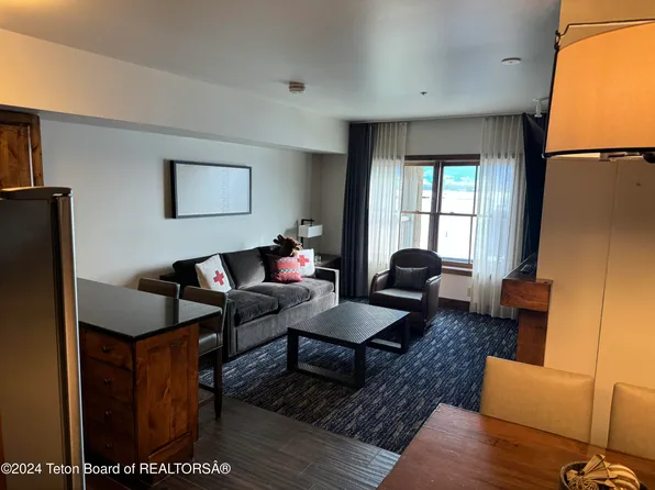 3385 W Village Dr APT 319-321, Teton Village, WY 83025