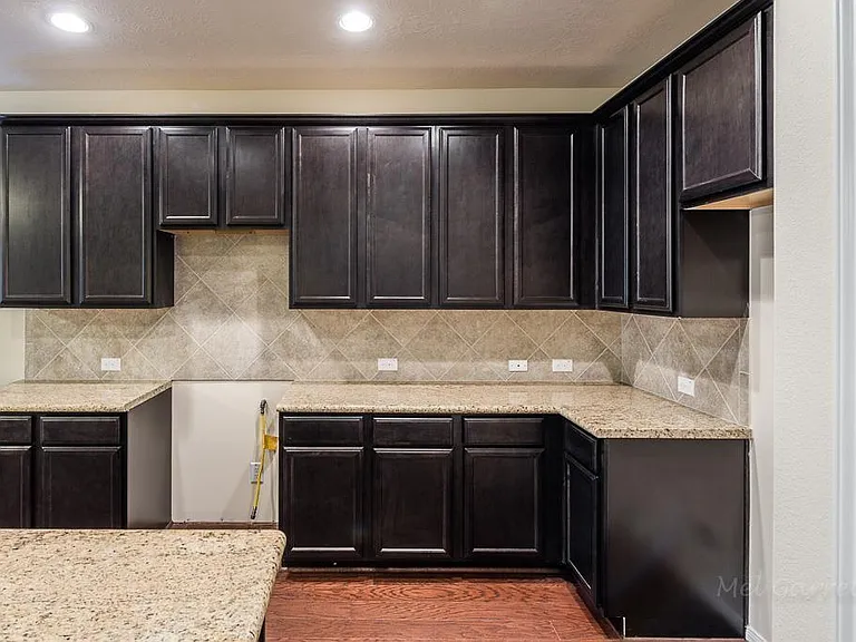 2911 Lake Dr — Photo 5