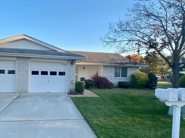 614 Lemington Pl #B, Monroe Township, NJ 08831