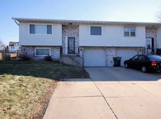 128 Woodview Dr, Cottage Grove, WI 53527