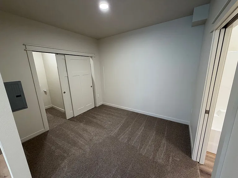 Brand New 2 bedroom 1.5 bath unit — Photo 12