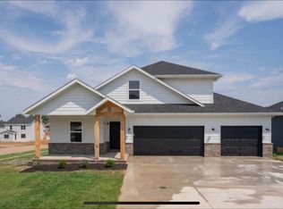 1262 S Birch Ave, Springfield, MO 65802