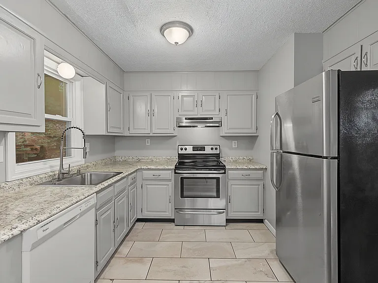 6 Irving Pl #3C — Photo 4