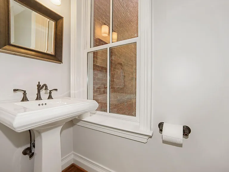1116 K St NE #2 — Photo 9