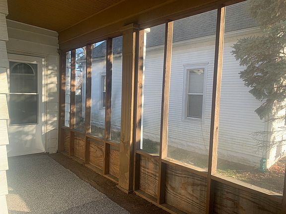 Screened in front porch 
