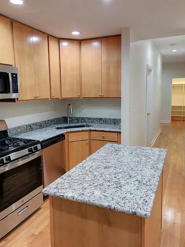 2 bed, 690 sqft, $2,300 — Photo 4