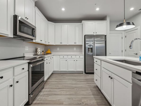 2138 Glacier Rd, Herndon, VA 20170