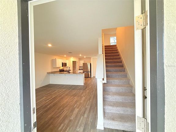 4th image of 733 James Ct
