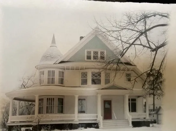 114 N Main St, Eagle River, WI 54521