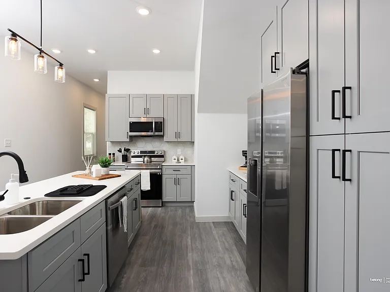 1727 E Crockett St — Photo 3
