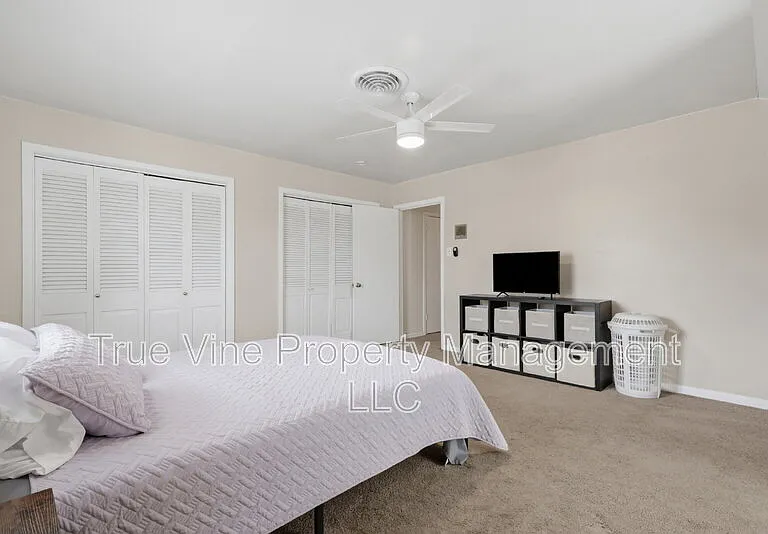 2423 W Gramercy Pl — Photo 26