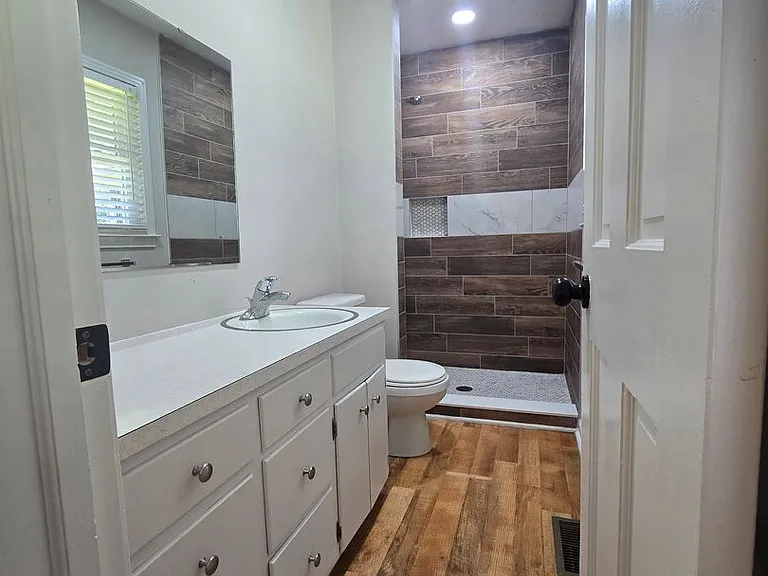 120 Milton Ave — Photo 17