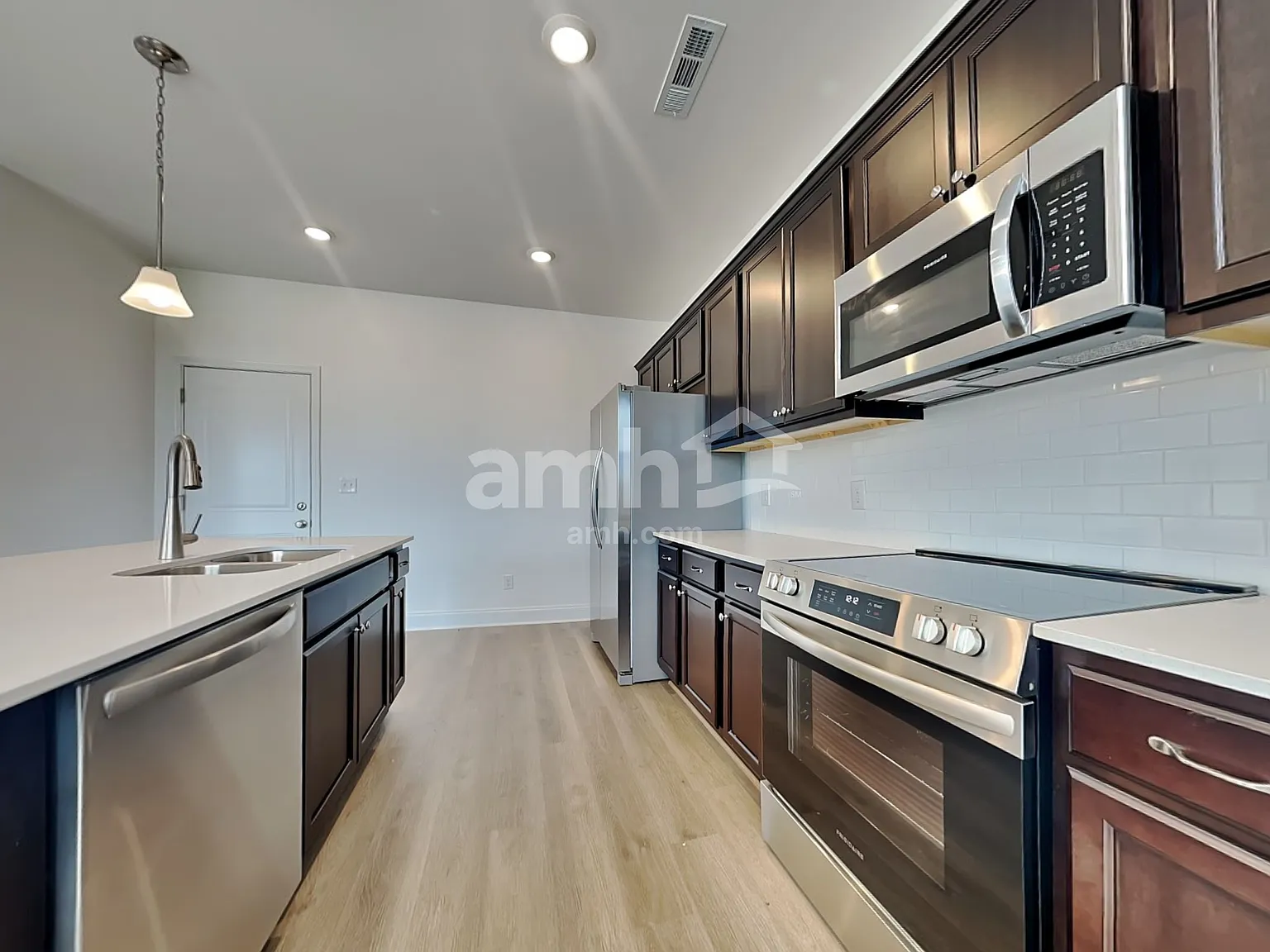 3 bed, 2.5 bath, 1893 sqft, $2,965 — Photo 3