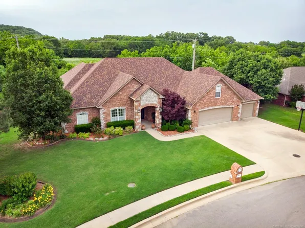 1565 Redwood Pl, Tahlequah, OK 74464