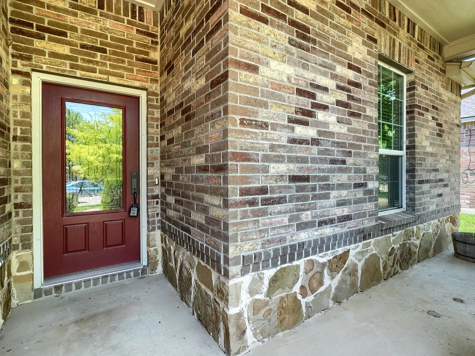 3 bed, 1943 sqft, $2,175 — Photo 3