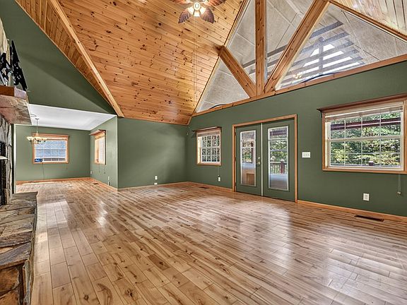 4th image of 648 Posey Pl