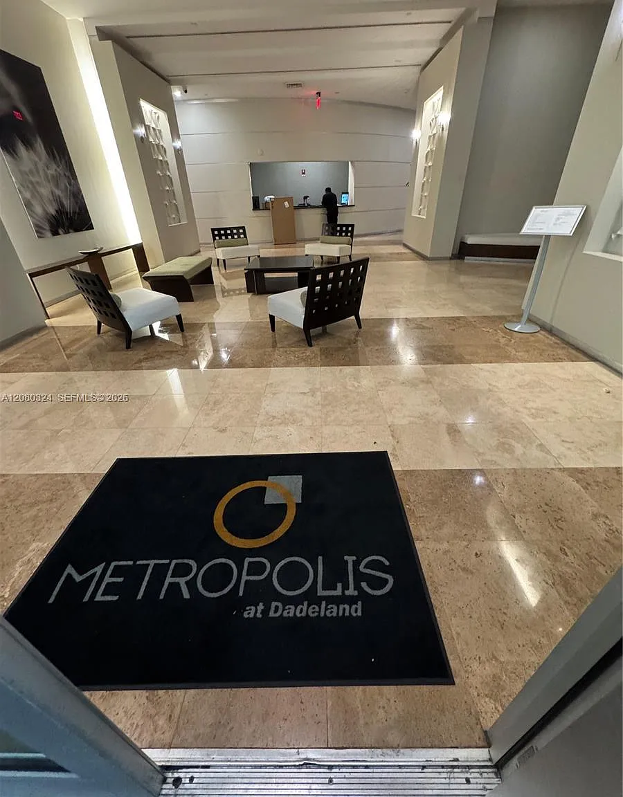 Metropolis I At Dadeland — Photo 4