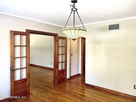 Dining room to Family Room_11182021