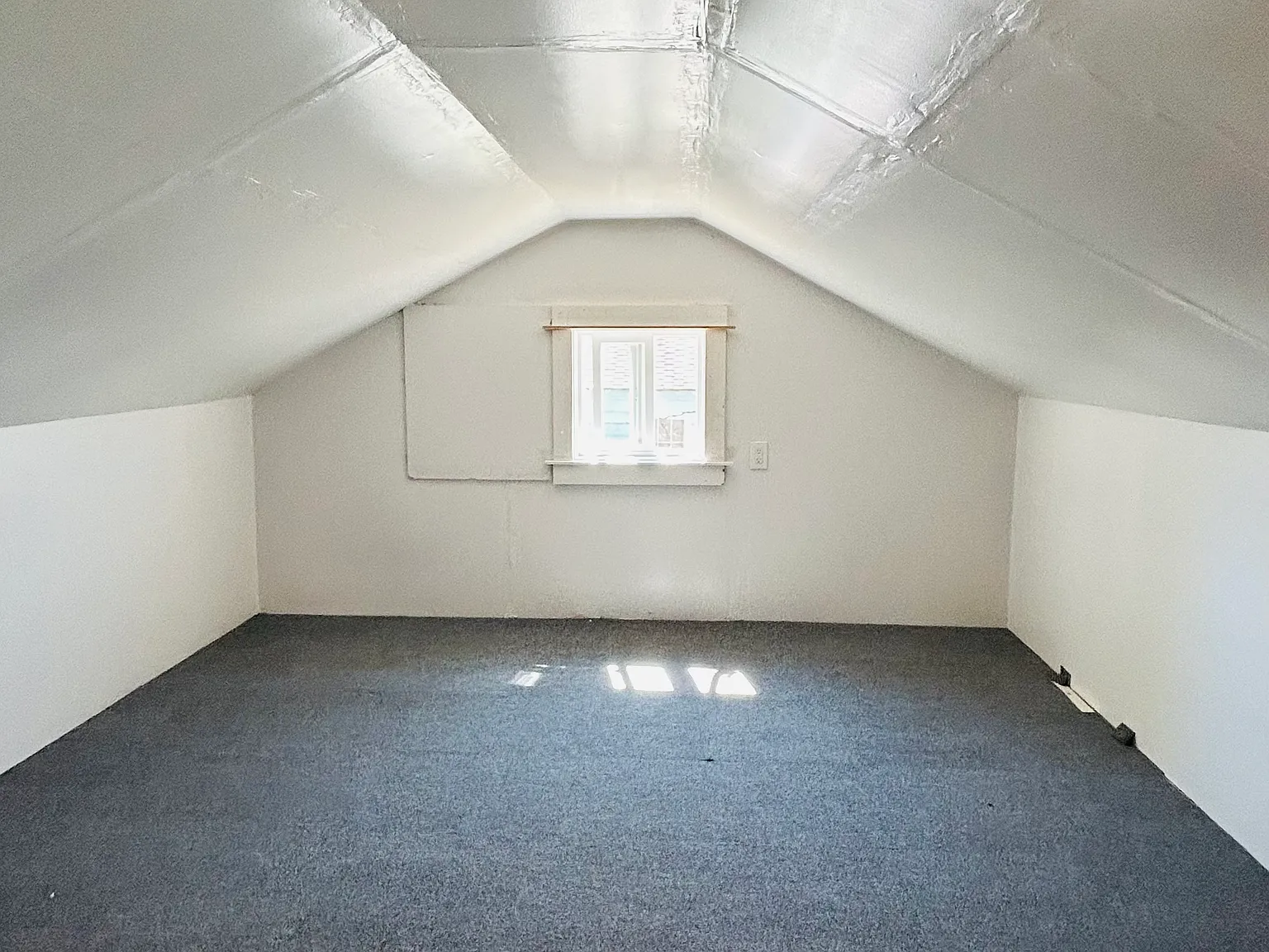 3 bed, 880 sqft, $2,100 — Photo 4