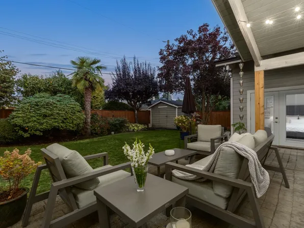 1208 Rosewood Cres, North Vancouver, BC V7P 1H4